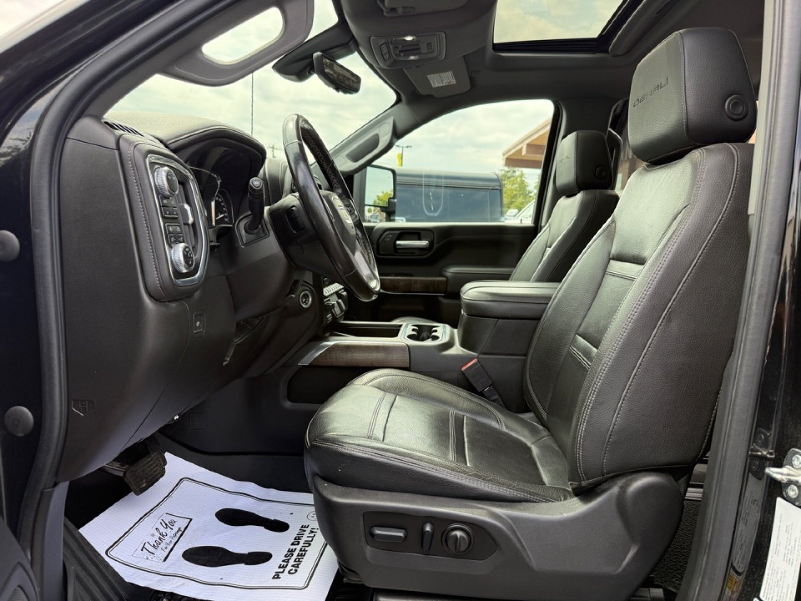 Used 2023 GMC Sierra 2500 Denali w/ Denali Black Diamond Edition AWD/4WD image 30