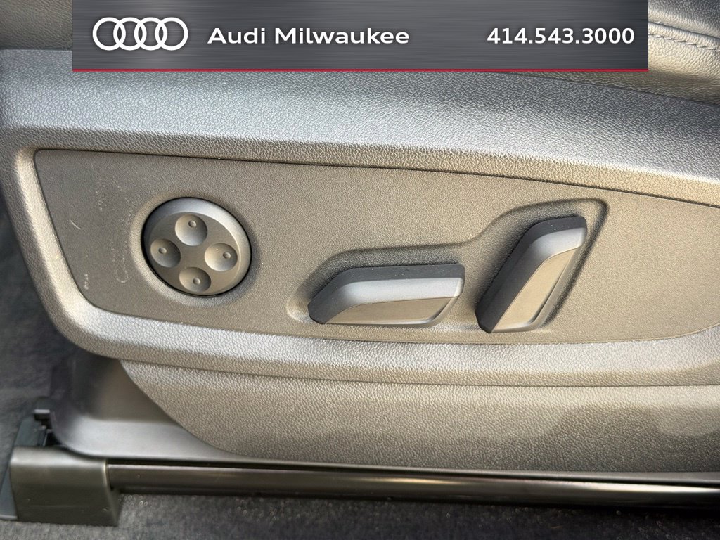 Used 2024 Audi Q5 2.0T Premium w/ Convenience Package AWD/4WD image 22