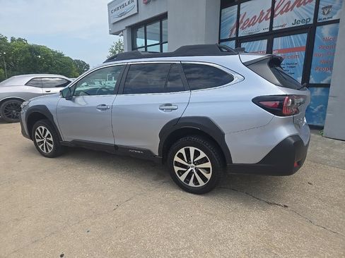Used 2023 Subaru Outback Premium AWD/4WD image 7