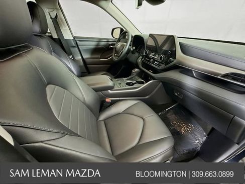 Used 2024 Toyota Highlander XLE FWD image 29