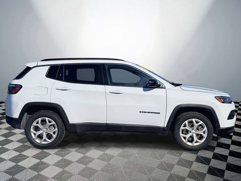 Used 2024 Jeep Compass Latitude image 6