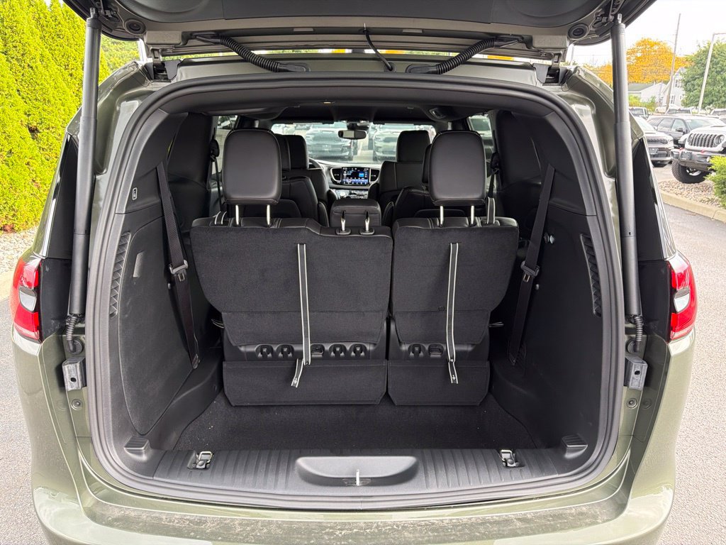 New 2027 Chrysler Pacifica Select AWD/4WD image 19