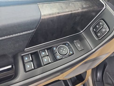 Used 2023 Ford F250 Lariat w/ Chrome Package AWD/4WD image 11