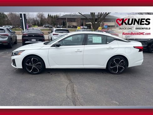 Used 2024 Nissan Altima 2.5 SR image 10