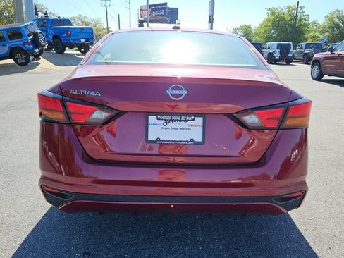 Used 2025 Nissan Altima 2.5 SV FWD image 4