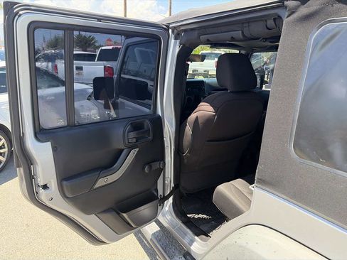 Used 2014 Jeep Wrangler Unlimited Sport w/ Connectivity Group AWD/4WD image 10