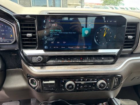 Used 2024 Chevrolet Silverado 1500 LTZ AWD/4WD image 8