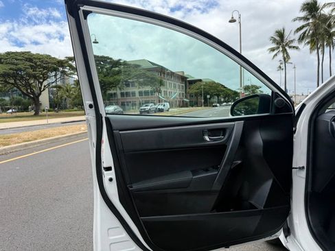 Used 2018 Toyota Corolla LE FWD image 8