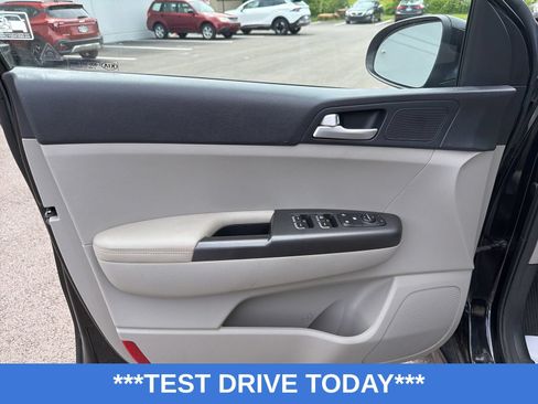 Used 2020 Kia Sportage LX AWD/4WD image 12