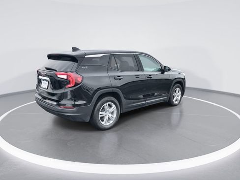 Used 2024 GMC Terrain SLE image 8