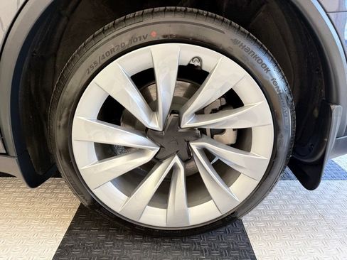 Used 2026 Tesla Model Y AWD image 12