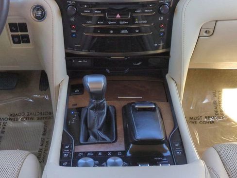 Used 2019 Lexus LX 570 4WD w/ Luxury Package image 18