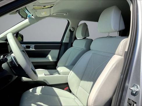 Used 2025 Hyundai Santa Fe SEL FWD image 23