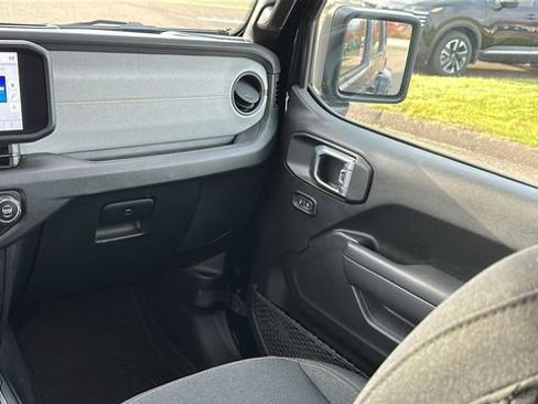 Used 2024 Jeep Wrangler Unlimited w/ Convenience Group AWD/4WD image 25
