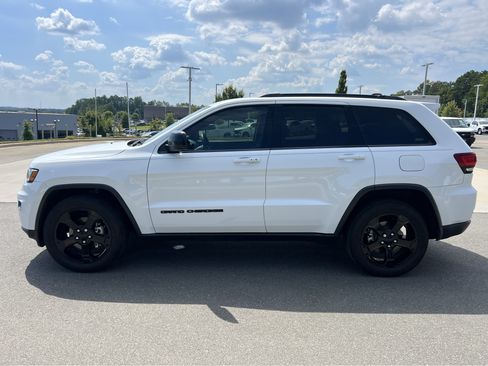 Used 2019 Jeep Grand Cherokee Laredo RWD image 6