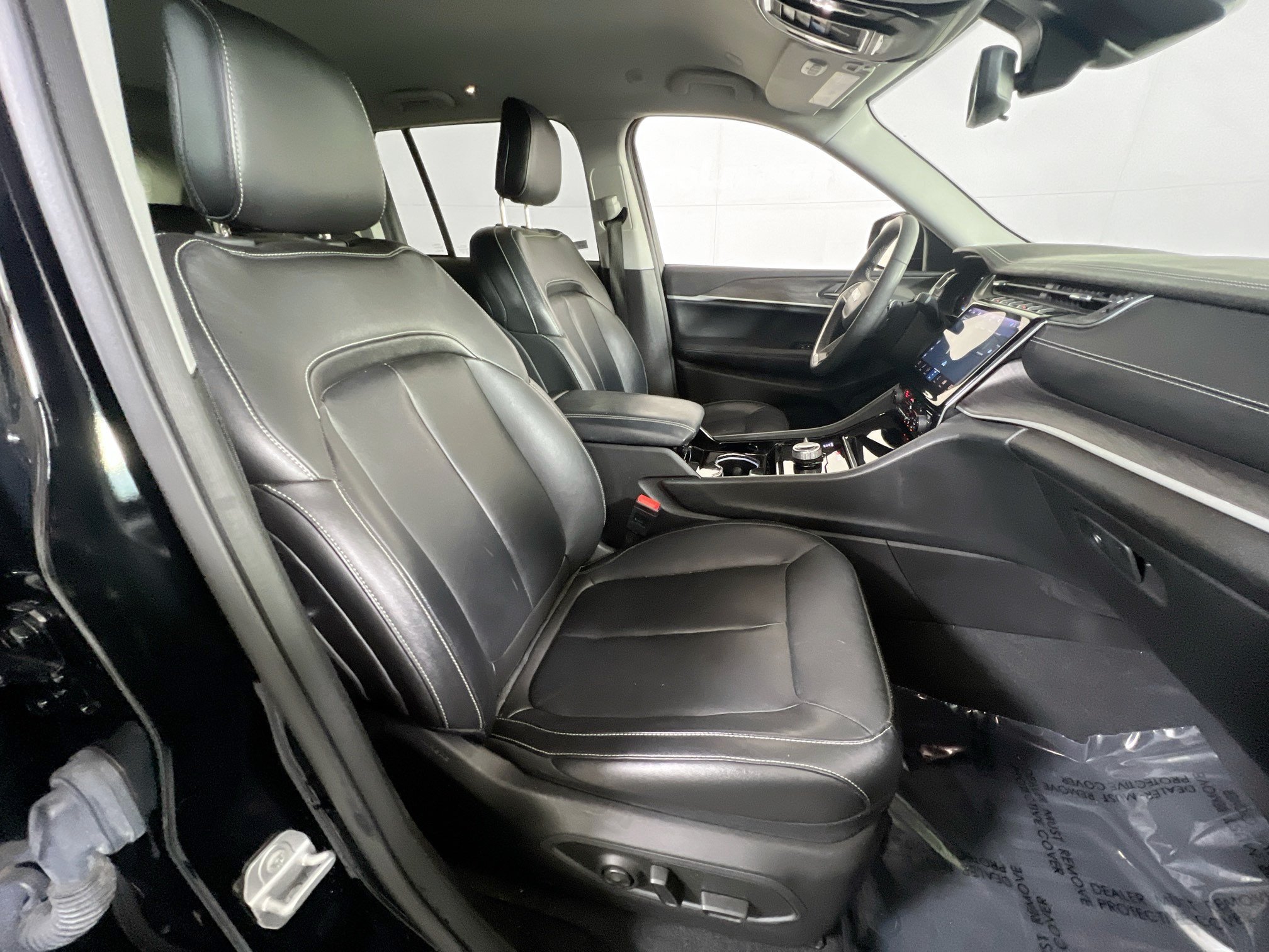 Used 2023 Jeep Grand Cherokee Limited AWD/4WD image 26