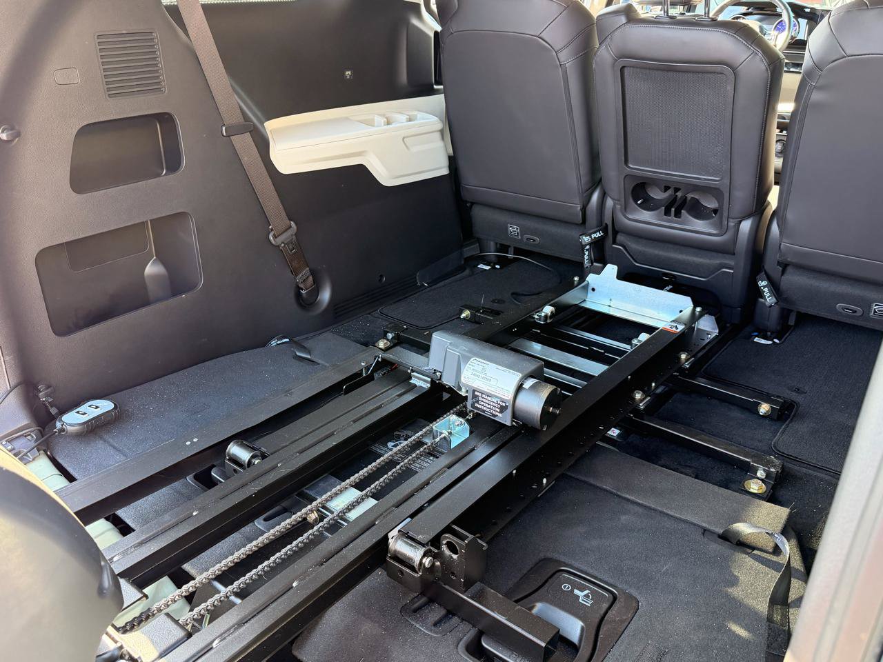 Used 2024 Kia Carnival EX FWD image 26