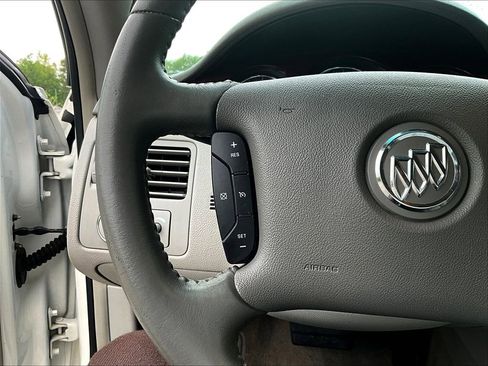 Used 2007 Buick Lucerne CXL image 17