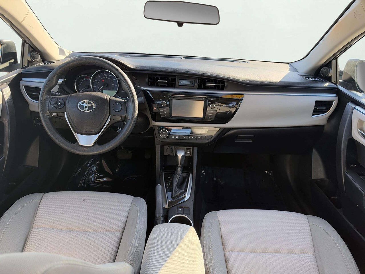 Used 2015 Toyota Corolla LE FWD image 14