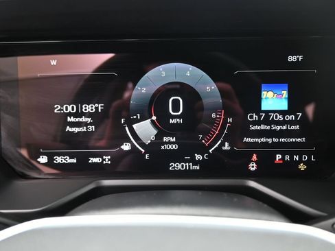 Used 2025 GMC Acadia Elevation w/ Elevation Premium Package AWD/4WD image 13