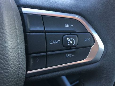 Used 2023 Jeep Compass Latitude AWD/4WD image 11
