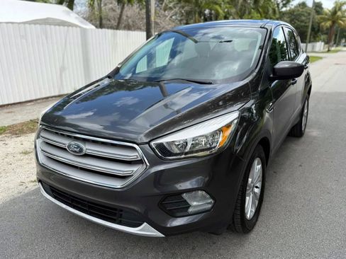 Used 2019 Ford Escape SE image 4