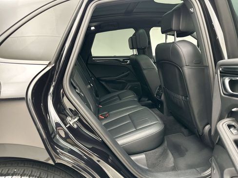 Used 2024 Porsche Macan AWD/4WD image 19