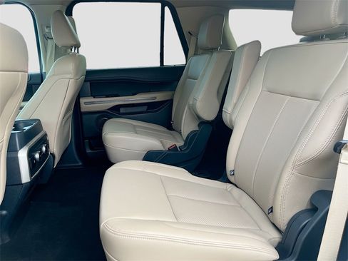 Used 2024 Ford Expedition XLT image 24