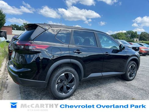 Used 2025 Nissan Rogue SV AWD/4WD image 3