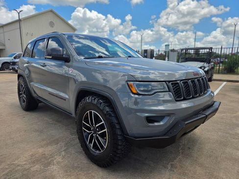 Used 2020 Jeep Grand Cherokee Trailhawk w/ Trailhawk Luxury Group AWD/4WD image 3