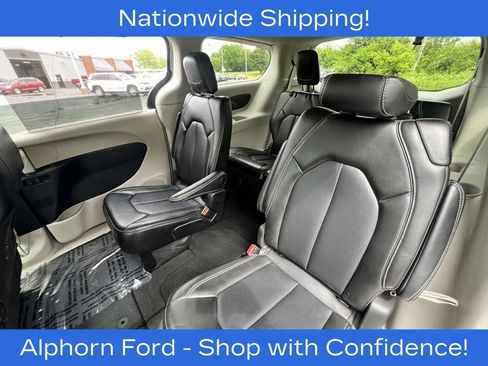 Used 2024 Chrysler Pacifica Touring-L FWD image 30
