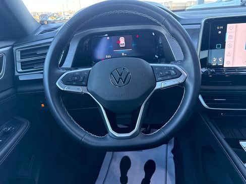 Used 2025 Volkswagen Atlas Cross Sport SE image 16