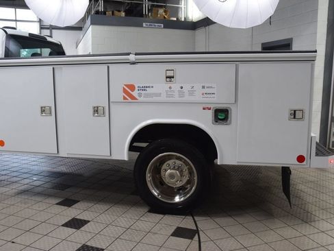 Used 2024 Ford F550 2WD Crew Cab Super Duty image 41