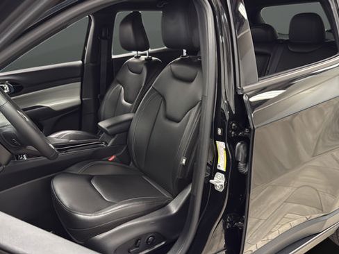 Used 2025 Jeep Compass Limited AWD/4WD image 9