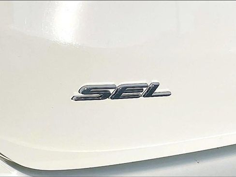 Used 2023 Ford Edge SEL image 8
