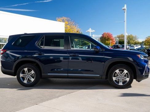 Used 2025 Honda Pilot EX-L image 2