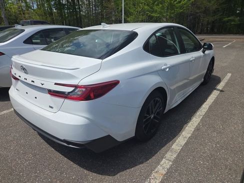 Used 2026 Toyota Camry SE image 3