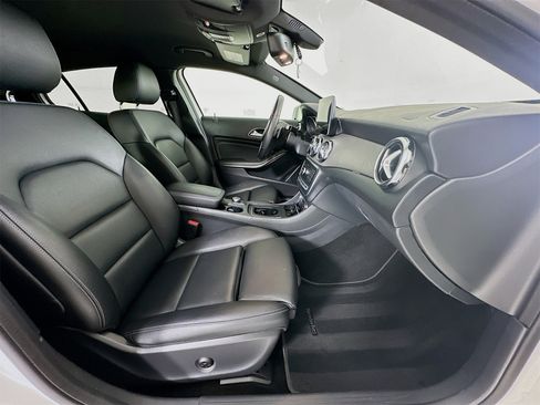 Used 2020 Mercedes-Benz GLA 250 4MATIC image 30