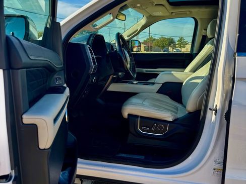 Used 2018 Ford Expedition Platinum image 11