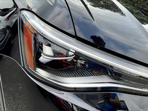 New 2025 Volkswagen Taos SE FWD image 13