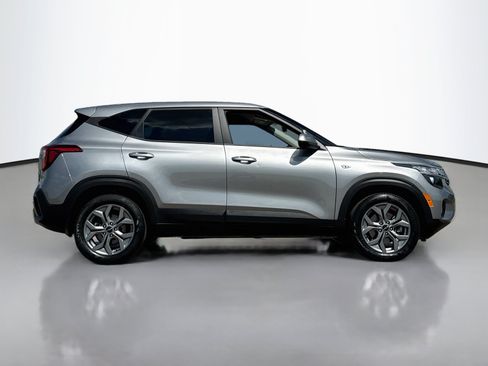 Used 2024 Kia Seltos LX AWD/4WD image 8