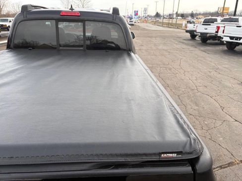 Used 2015 Toyota Tacoma 4x4 Double Cab w/ TRD Sport Package image 9