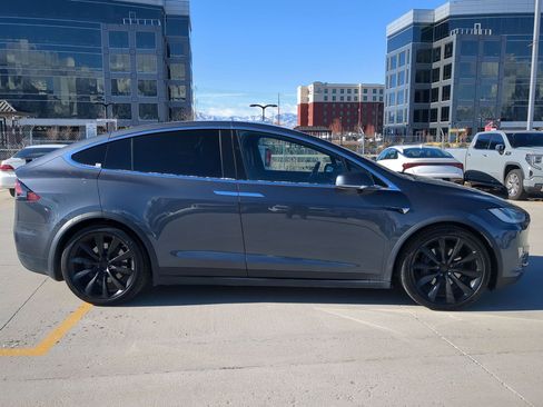 Used 2018 Tesla Model X 75D image 6