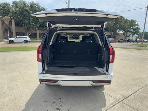 Used 2025 Ford Expedition Platinum AWD/4WD image 6
