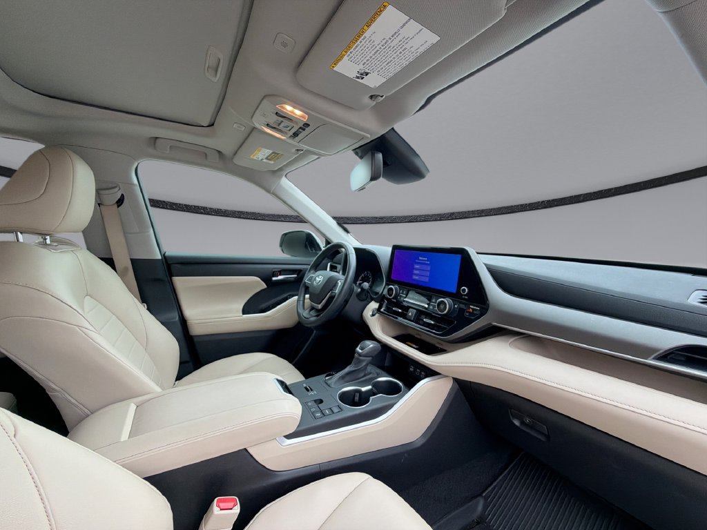 Used 2023 Toyota Highlander XLE FWD image 15