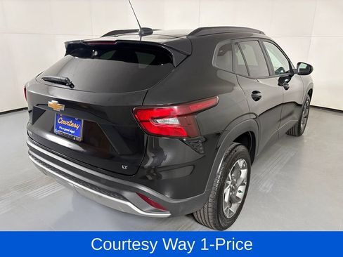 Used 2024 Chevrolet Trax LT FWD image 11