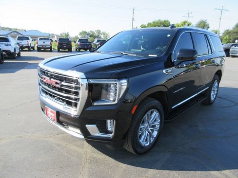 Certified 2021 GMC Yukon SLT w/ SLT Premium Package AWD/4WD image 11