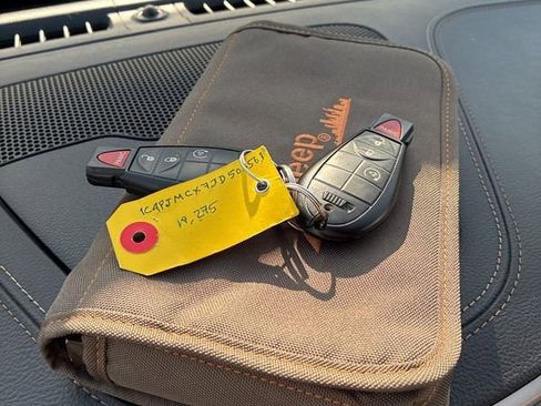 Used 2018 Jeep Cherokee Latitude w/ Cold Weather Group image 39