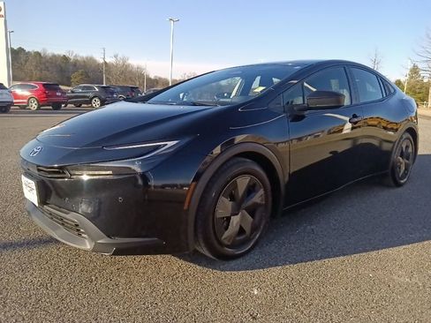 Used 2024 Toyota Prius LE image 7