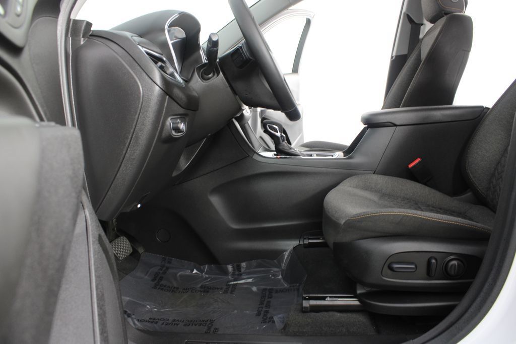 Used 2024 Chevrolet Equinox LT FWD image 16